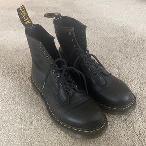 AUTHENTIC Doc Martens boots Women’s size 9